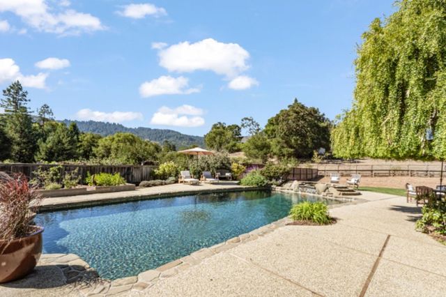 135 Meadowood Drive, Portola Valley, CA 94028