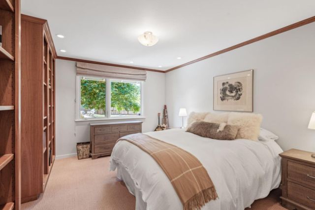 135 Meadowood Drive, Portola Valley, CA 94028