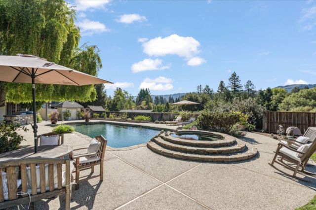 135 Meadowood Drive, Portola Valley, CA 94028