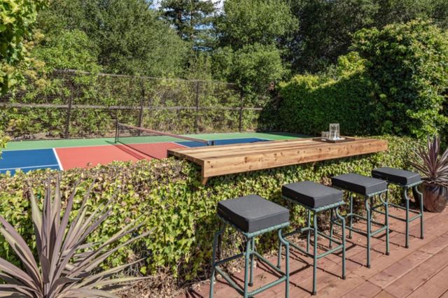 135 Meadowood Drive, Portola Valley, CA 94028