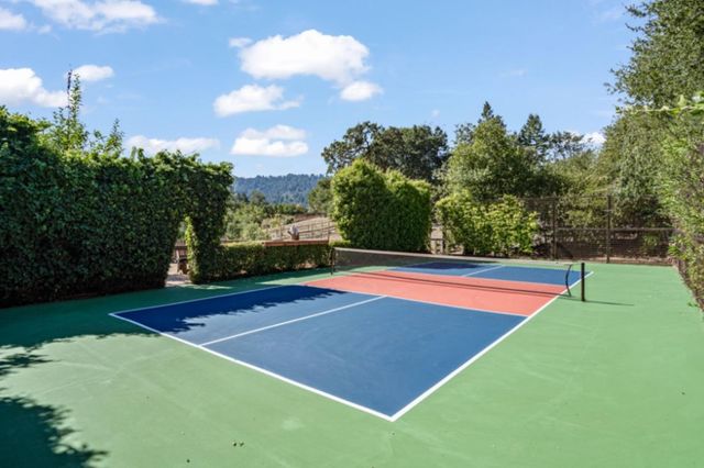 135 Meadowood Drive, Portola Valley, CA 94028