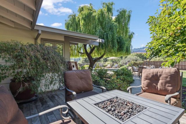 135 Meadowood Drive, Portola Valley, CA 94028