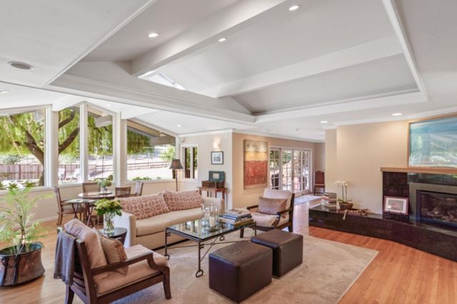 135 Meadowood Drive, Portola Valley, CA 94028