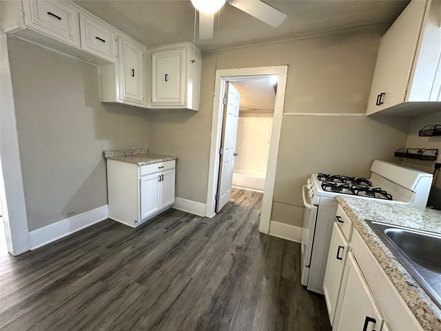 305 N Buffalo Avenue, Cleburne, TX 76033