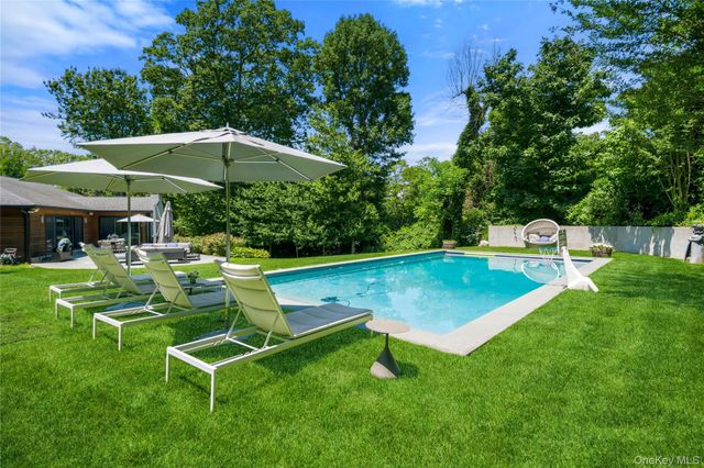 13 The Pines, Roslyn Estates, NY 11576