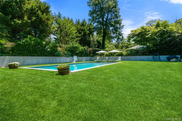 13 The Pines, Roslyn Estates, NY 11576