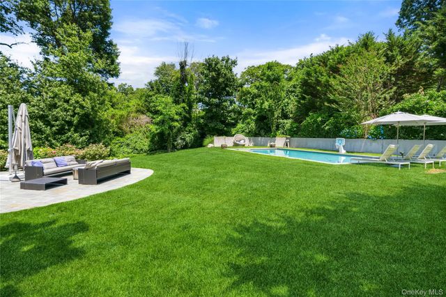 13 The Pines, Roslyn Estates, NY 11576