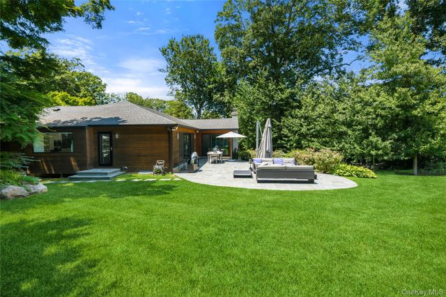 13 The Pines, Roslyn Estates, NY 11576