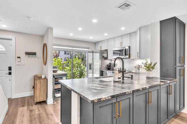 1801 NE 15th Avenue 1801, Fort Lauderdale, FL 33305