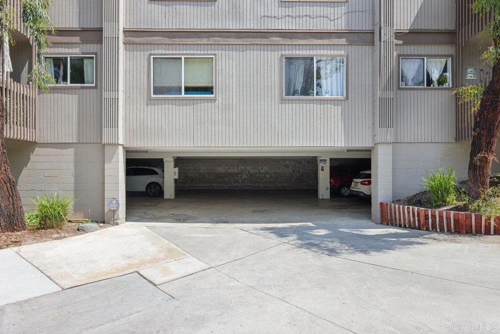 Image 9 of property listing at 155 Rosebay Dr 42, Encinitas, CA 92024