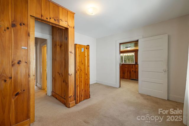 29 Oteen Park Place, Asheville, NC 28805