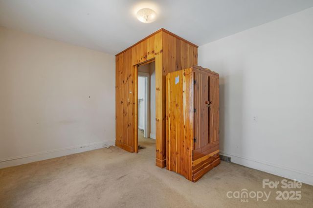 29 Oteen Park Place, Asheville, NC 28805