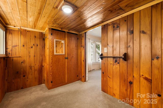 29 Oteen Park Place, Asheville, NC 28805