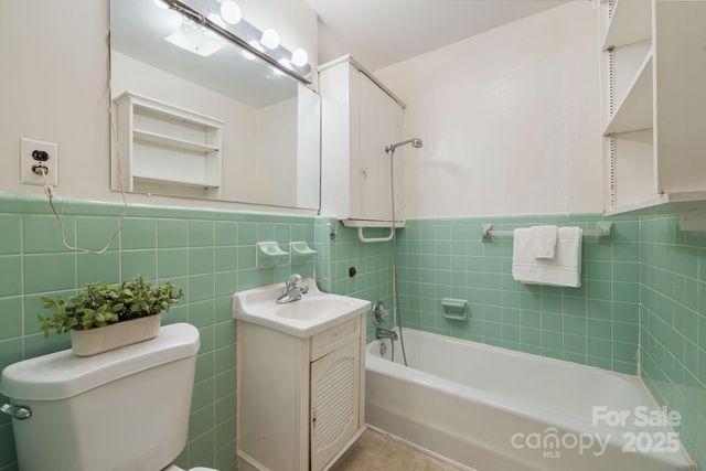 29 Oteen Park Place, Asheville, NC 28805