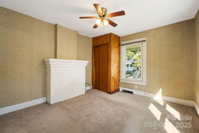 29 Oteen Park Place, Asheville, NC 28805