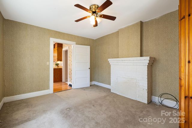 29 Oteen Park Place, Asheville, NC 28805