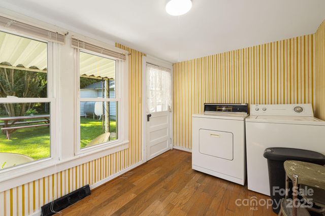 29 Oteen Park Place, Asheville, NC 28805