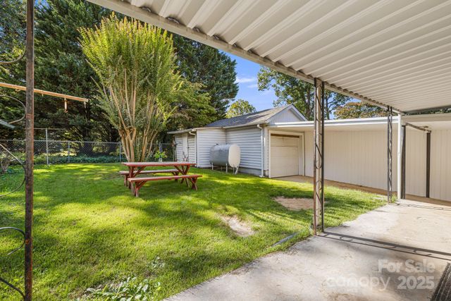 29 Oteen Park Place, Asheville, NC 28805