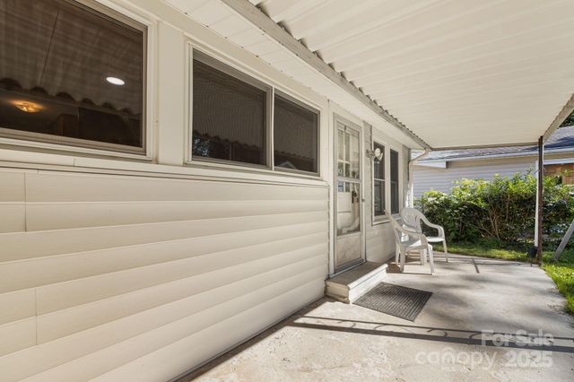 29 Oteen Park Place, Asheville, NC 28805