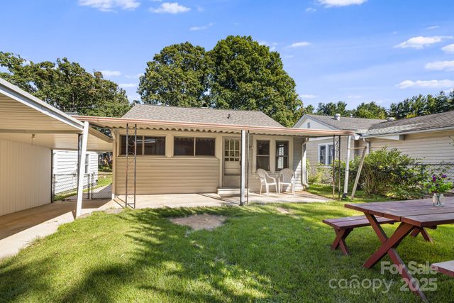 29 Oteen Park Place, Asheville, NC 28805