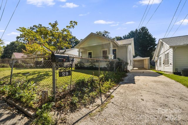 29 Oteen Park Place, Asheville, NC 28805