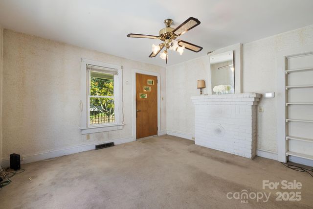 29 Oteen Park Place, Asheville, NC 28805