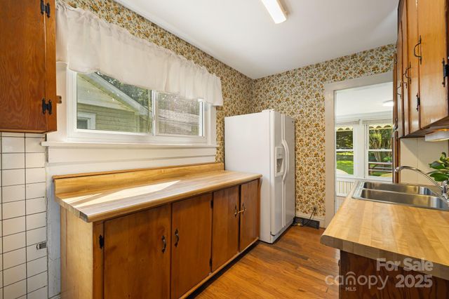 29 Oteen Park Place, Asheville, NC 28805