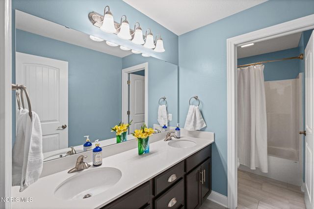 14962 Stonebridge Lane, Perrysburg, OH 43551