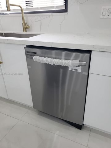 150 NE 169th Ter, North Miami Beach, FL 33162