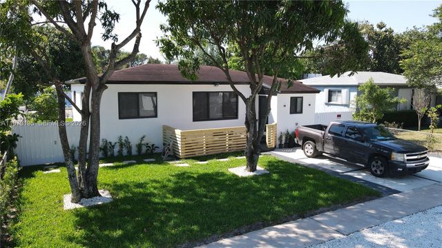 150 NE 169th Ter, North Miami Beach, FL 33162