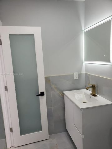 150 NE 169th Ter, North Miami Beach, FL 33162