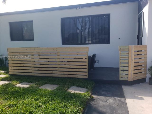 150 NE 169th Ter, North Miami Beach, FL 33162