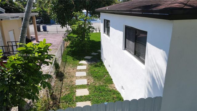 150 NE 169th Ter, North Miami Beach, FL 33162