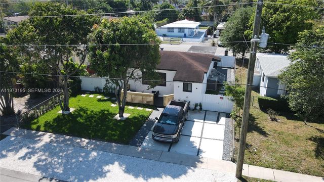 150 NE 169th Ter, North Miami Beach, FL 33162
