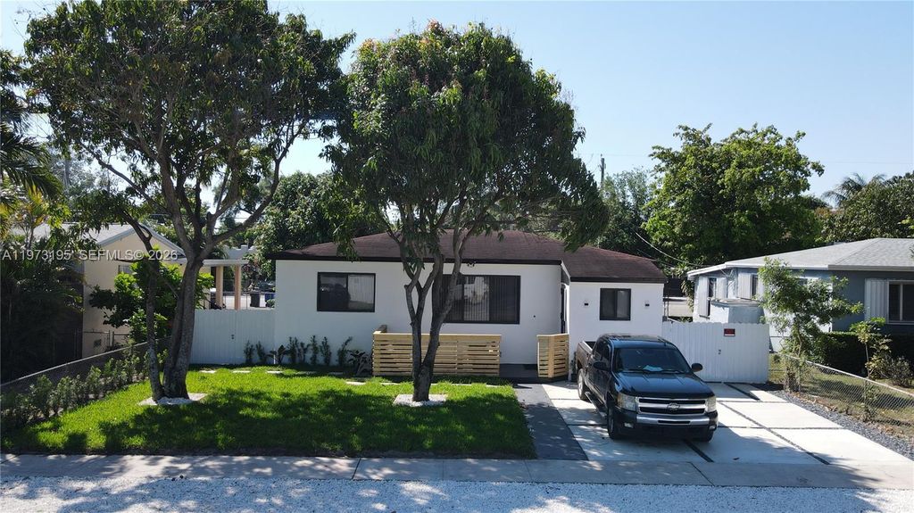 150 NE 169th Ter, North Miami Beach, FL 33162