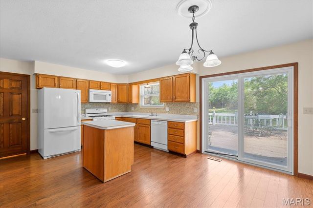 2420 Greenfield Court, Belleville, IL 62221