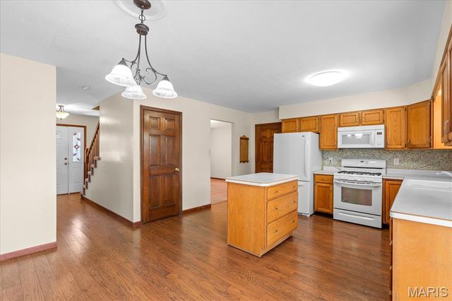 2420 Greenfield Court, Belleville, IL 62221