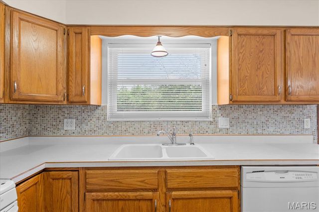 2420 Greenfield Court, Belleville, IL 62221