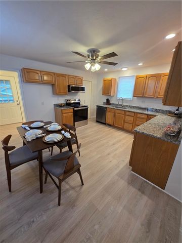 719 Allwine Ave, Jeannette, PA 15644
