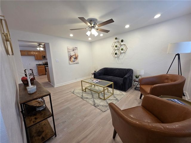 719 Allwine Ave, Jeannette, PA 15644