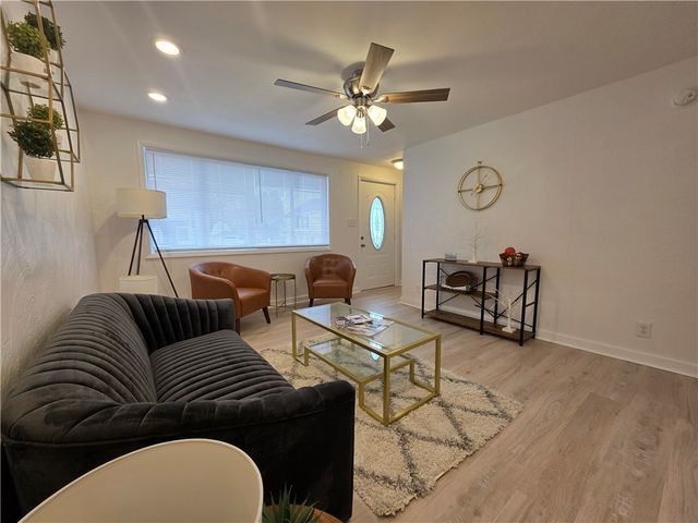 719 Allwine Ave, Jeannette, PA 15644