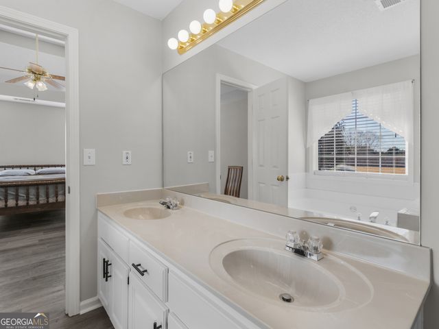 810 Karie Drive, Mcdonough, GA 30253