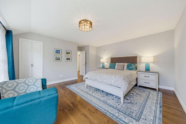 5251 N Santa Monica BOULEVARD, Whitefish Bay, WI 53217