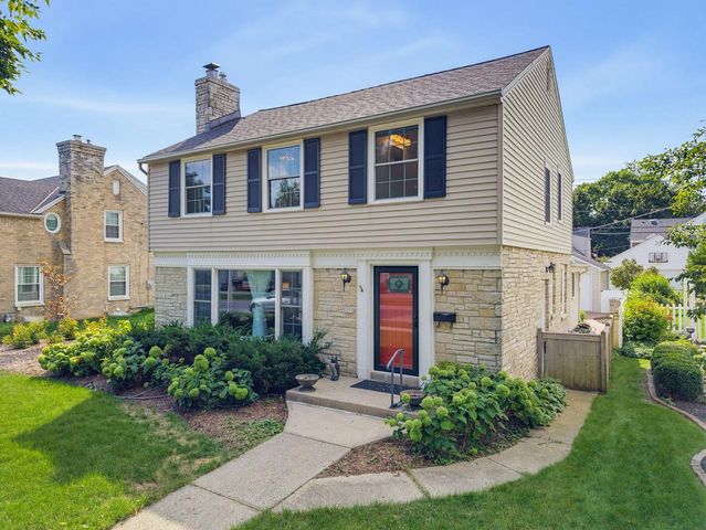 5251 N Santa Monica BOULEVARD, Whitefish Bay, WI 53217