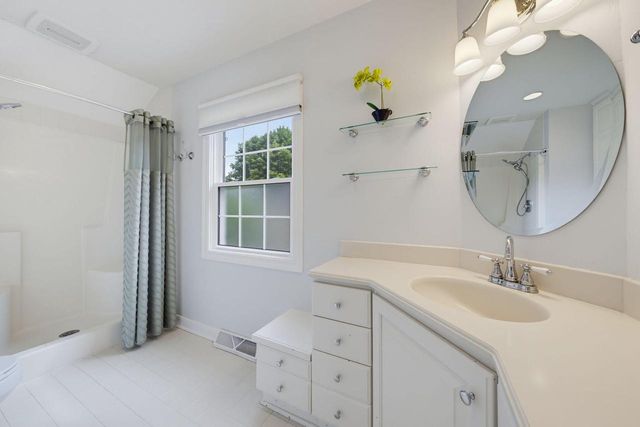 5251 N Santa Monica BOULEVARD, Whitefish Bay, WI 53217