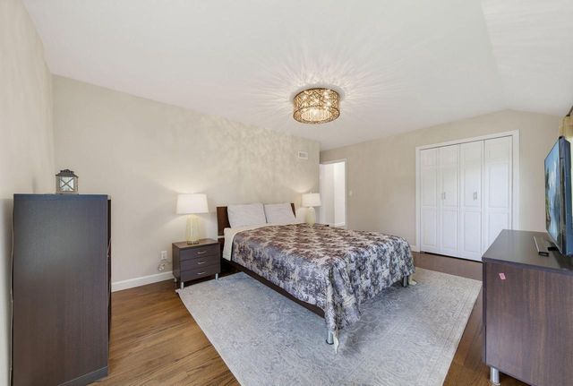 5251 N Santa Monica BOULEVARD, Whitefish Bay, WI 53217