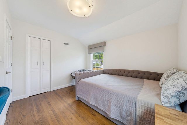 5251 N Santa Monica BOULEVARD, Whitefish Bay, WI 53217