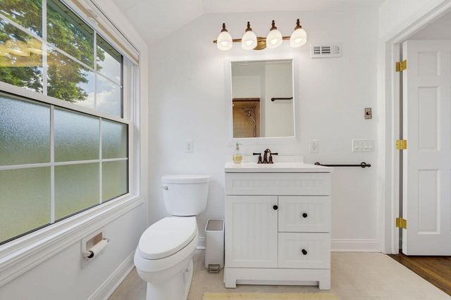 5251 N Santa Monica BOULEVARD, Whitefish Bay, WI 53217