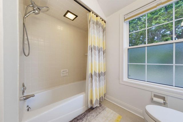 5251 N Santa Monica BOULEVARD, Whitefish Bay, WI 53217