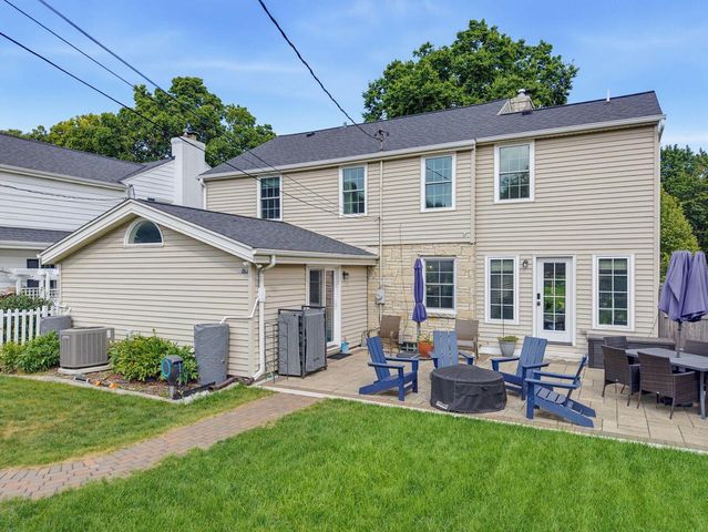 5251 N Santa Monica BOULEVARD, Whitefish Bay, WI 53217